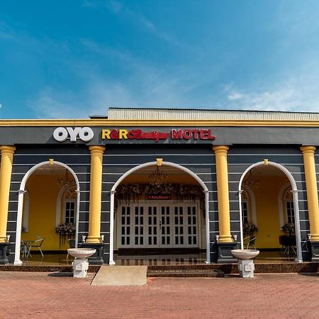 Oyo 1228 R & R Motel Johor Bahru Esterno foto