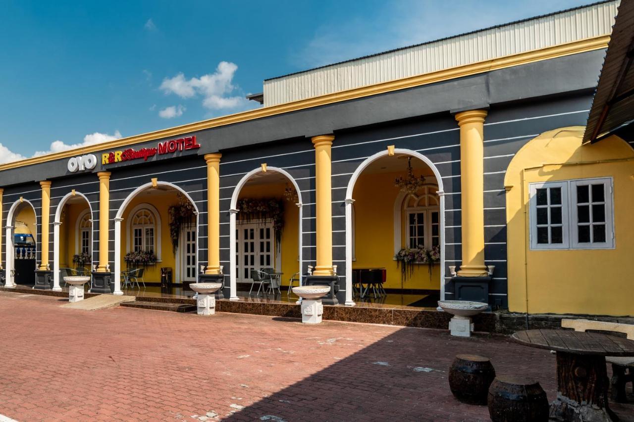 Oyo 1228 R & R Motel Johor Bahru Esterno foto