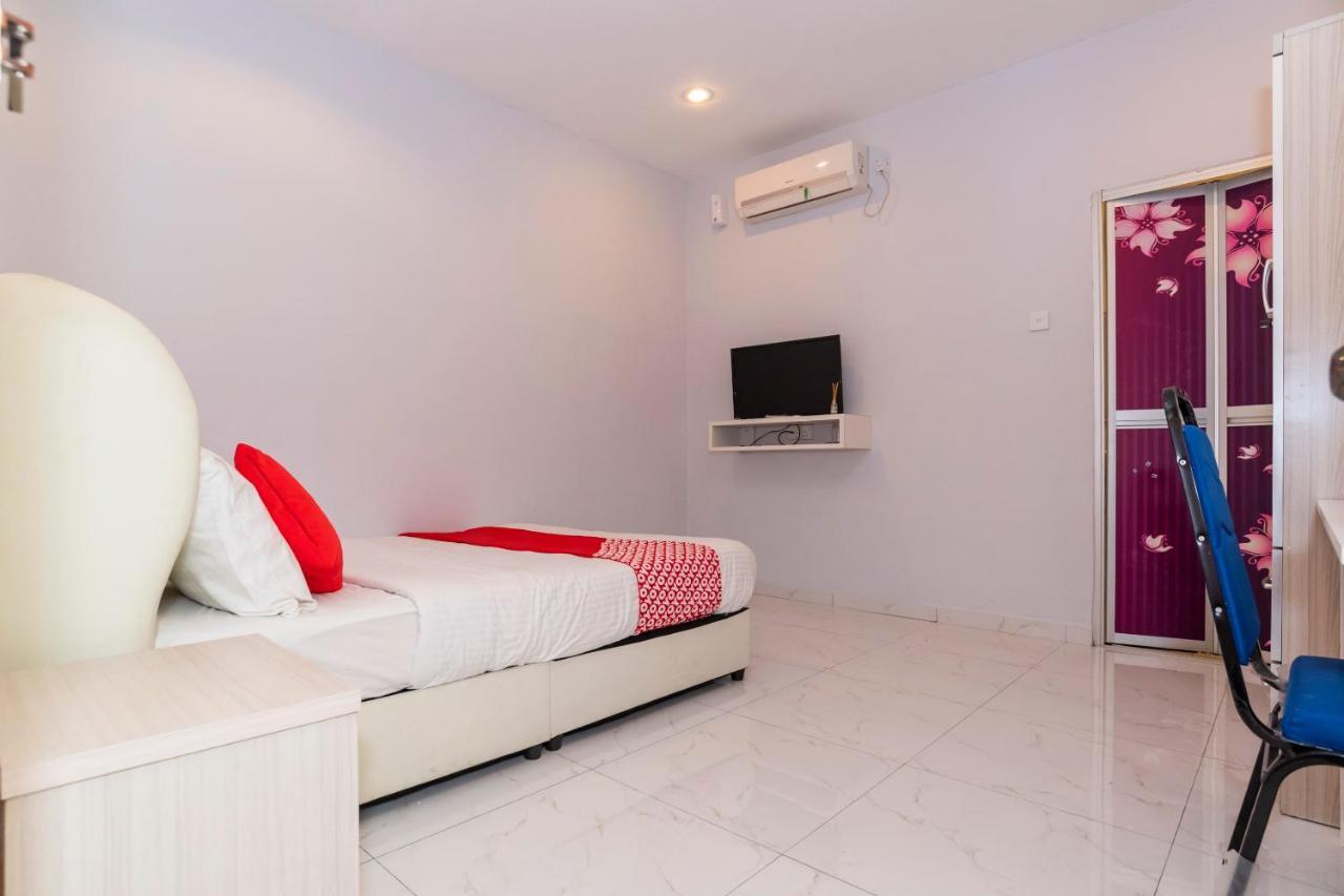 Oyo 1228 R & R Motel Johor Bahru Esterno foto