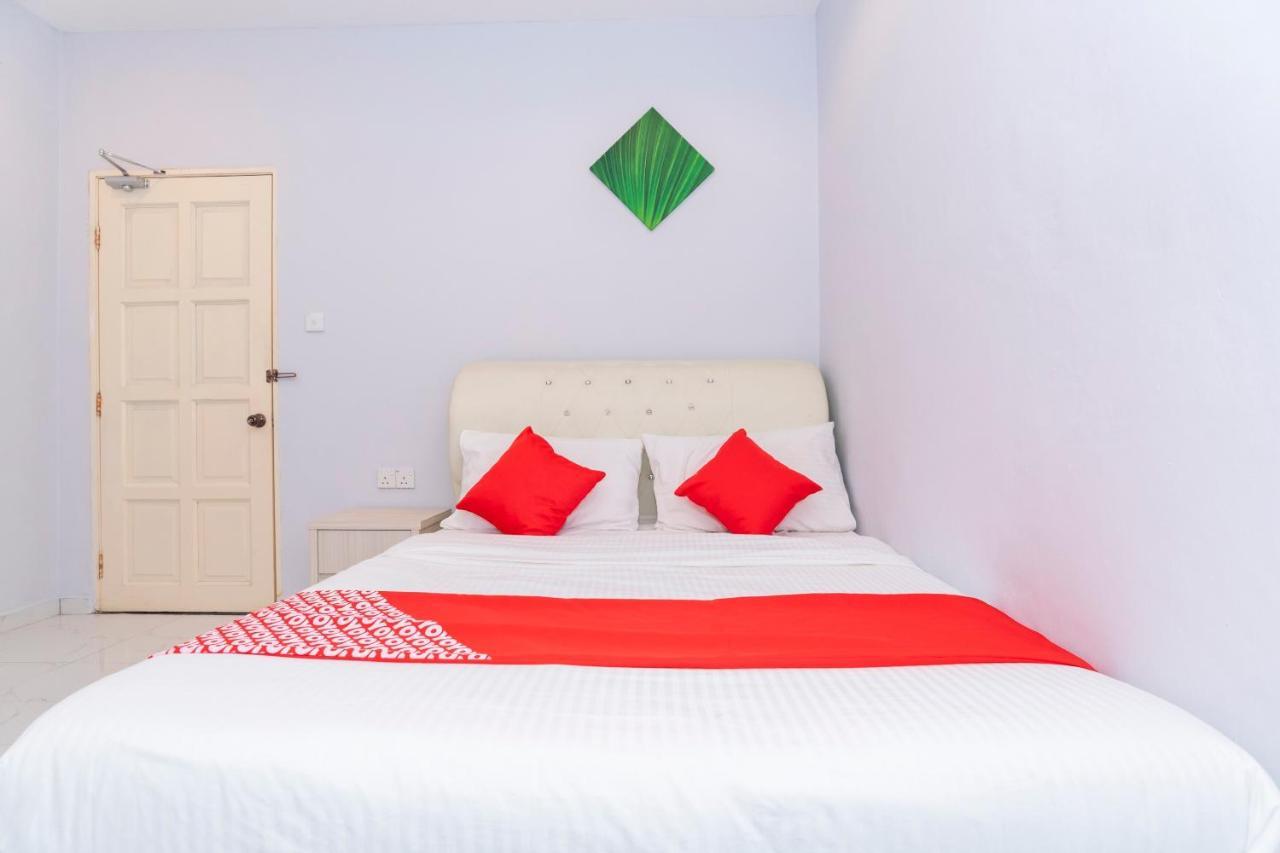 Oyo 1228 R & R Motel Johor Bahru Esterno foto