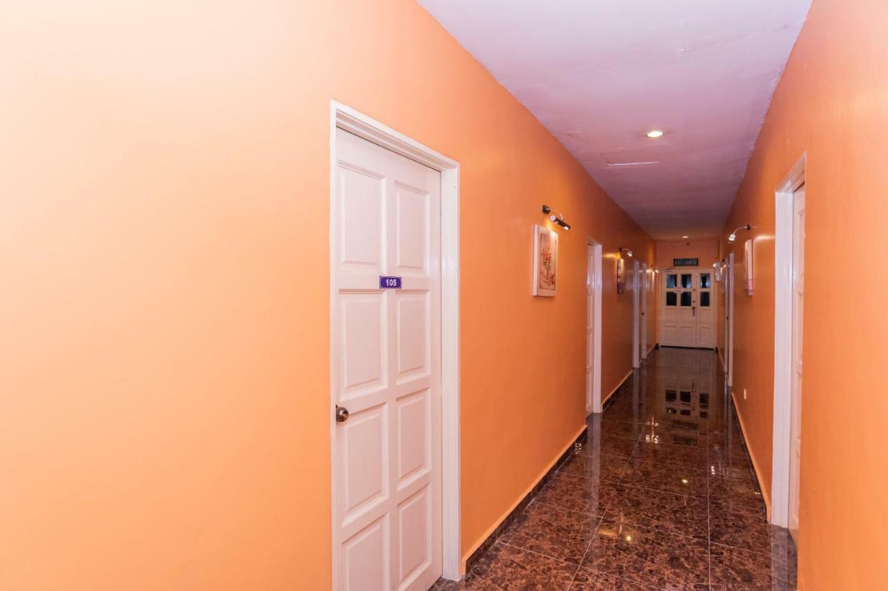 Oyo 1228 R & R Motel Johor Bahru Esterno foto