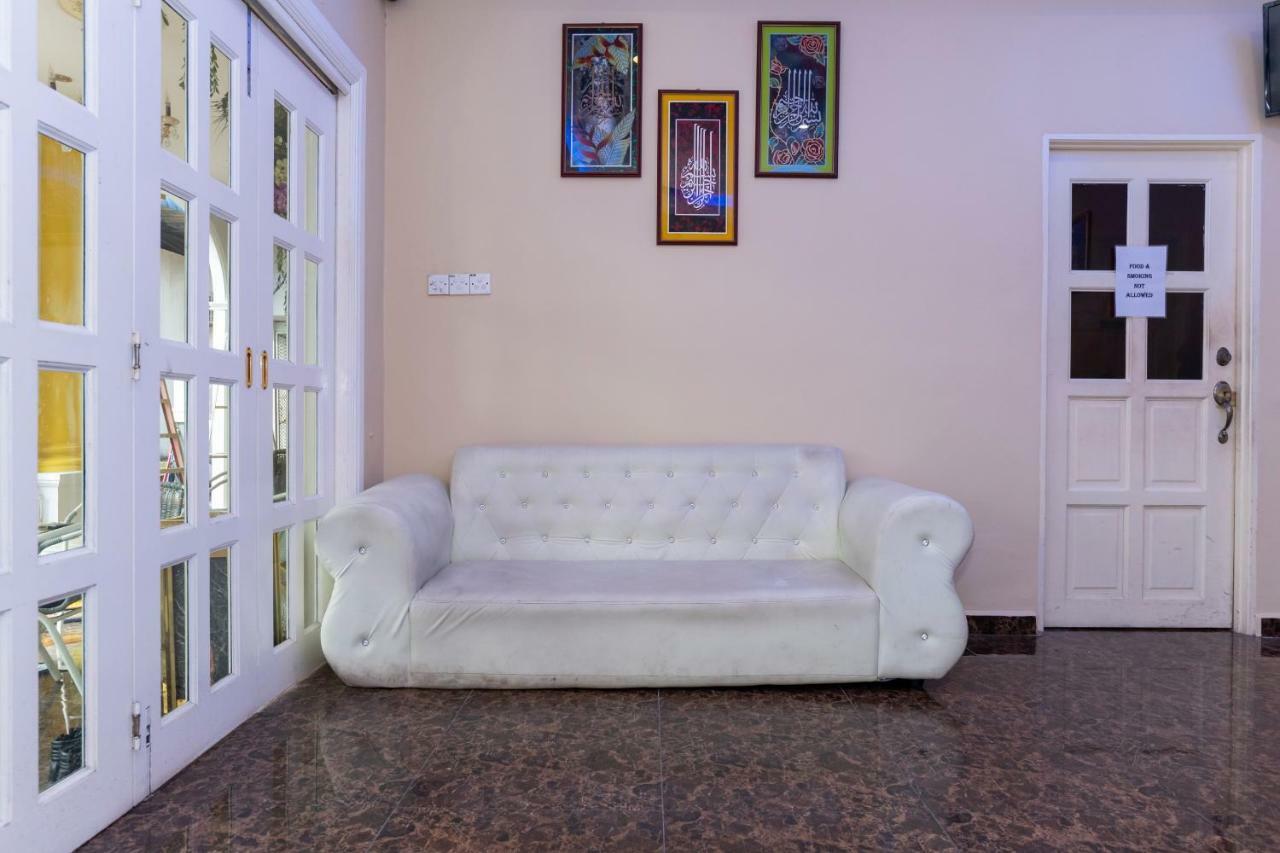 Oyo 1228 R & R Motel Johor Bahru Esterno foto