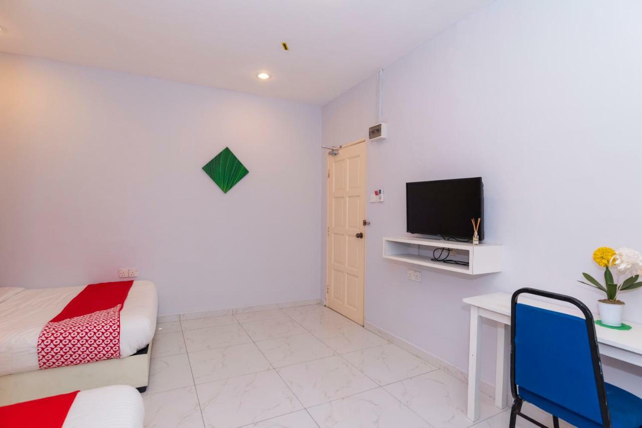Oyo 1228 R & R Motel Johor Bahru Esterno foto